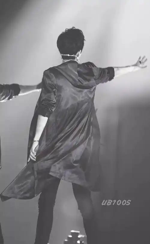 肖战背影合集:你追世界,我们追随你的背影_守护_故事_可靠的