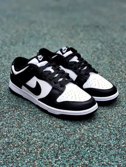 黑与白的经典nikedunklow黑白熊猫