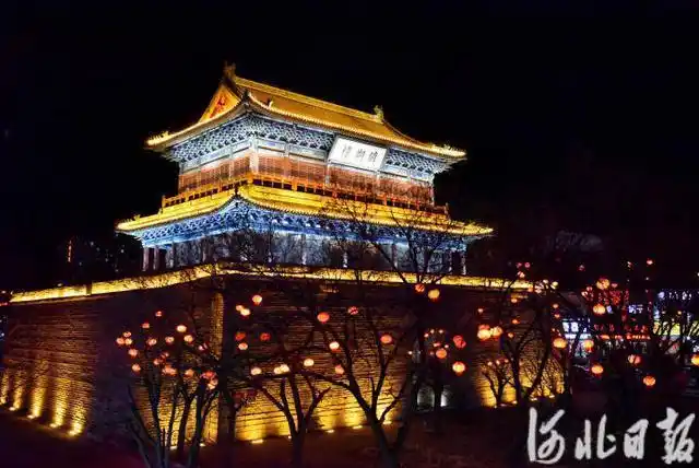 河北宣化:灯光璀璨古城迎新