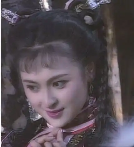 被戏里温婉清丽的苗若兰惊艳,然后手贱的查了查,她的扮演者居然是90