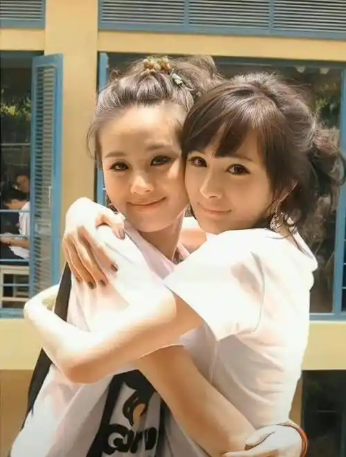 杨幂的一句"她慢热,我自来熟",刘诗诗回应"她懂我",让粉丝记了好多年.