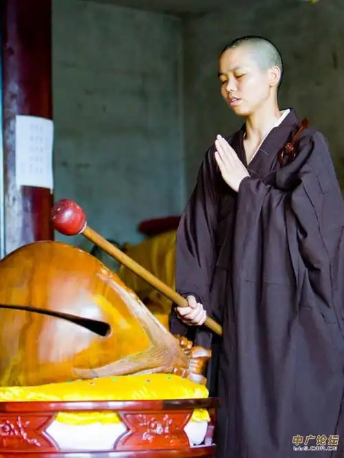 庐山铁佛寺的尼姑