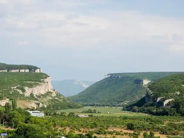 白马山风景区位于重庆市武隆区西南部,是白马山旅游度假区的开放景区