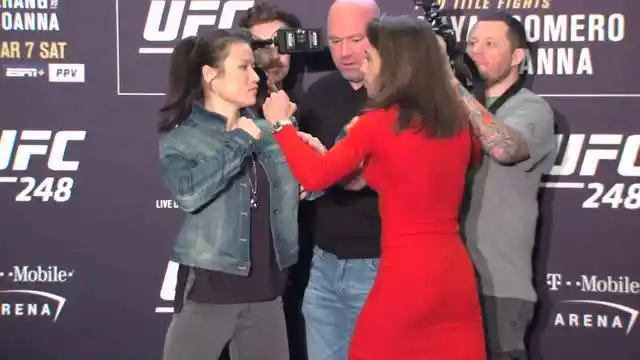 张伟丽vs乔安娜媒体日对视张伟丽两个字笑翻全场