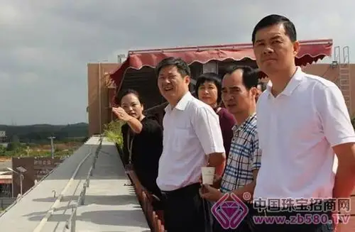 省经信委副主任何荣一行到六韬珠宝创意产业园调研