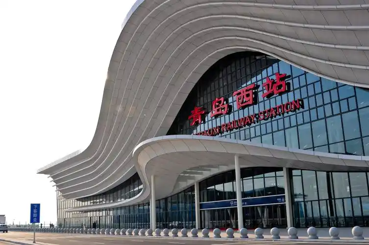 初识巜青岛西站》一一走马观花青岛西海岸新区火车站2019.1.20