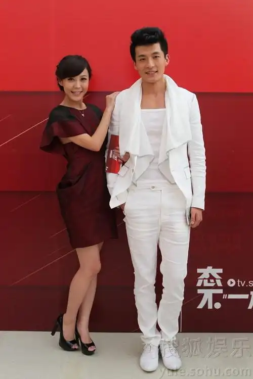 孙艺洲李金铭结婚照(5)