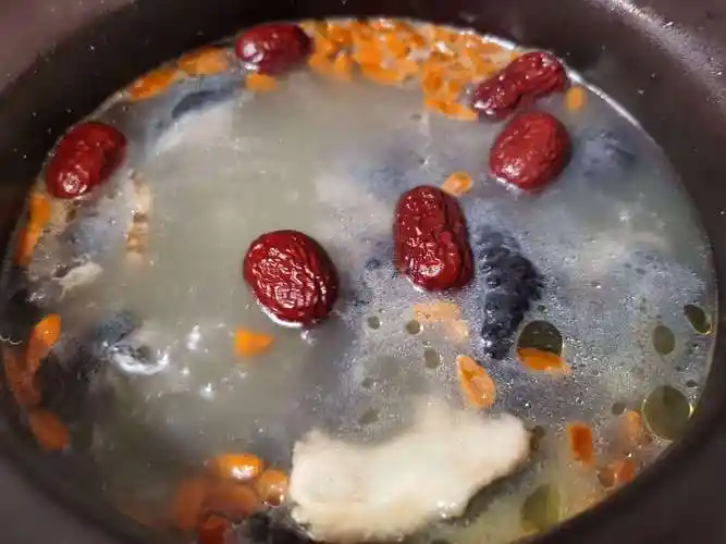 补气养血红枣枸杞乌鸡汤滋补药膳