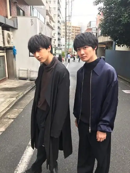 吉沢亮##神木隆之介#拍写真的时候拍到的[.