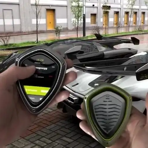 柯尼塞格的车钥匙太帅了,科技感十足!