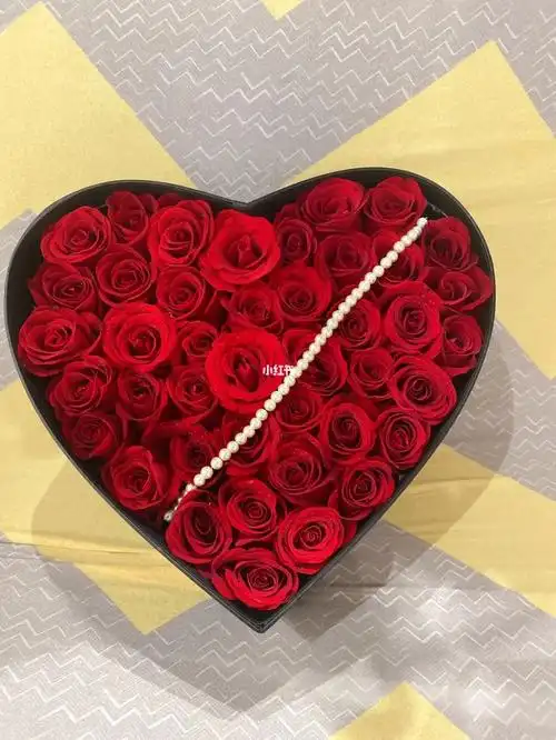 红玫礼盒花束