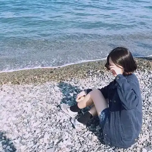 女生侧影头像阳光_第1页