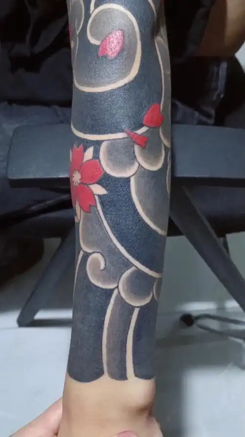 日式老传统大板雾杀车印泡泡云花臂