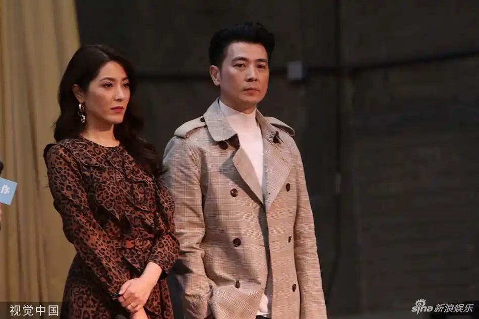 组图:43岁曾黎穿豹纹长裙性感美艳 与保剑锋组颜值cp