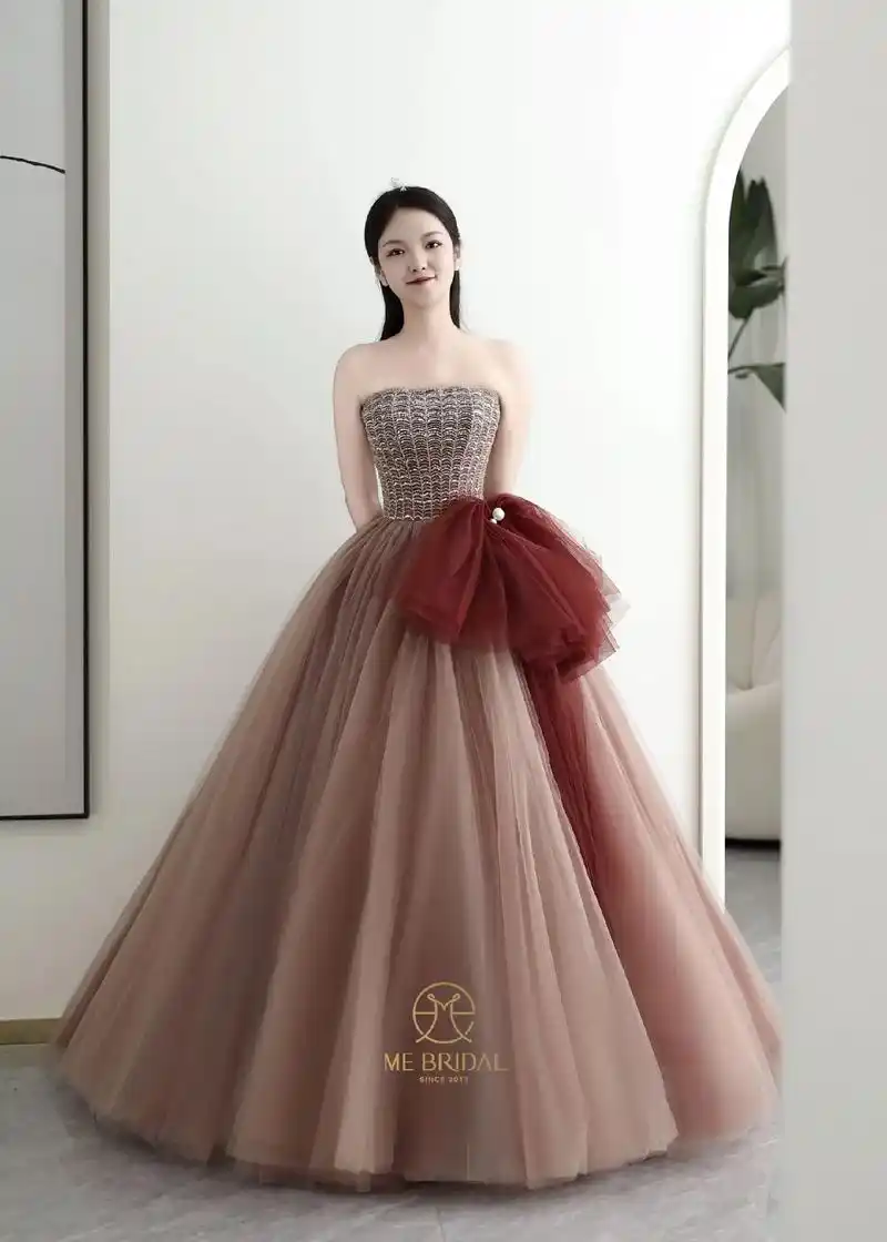 好看的敬酒服谁不喜欢呢?93长春婚纱礼服.