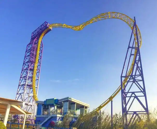 『 世界顶级无压肩式圆环过山车 』暴风眼奇异的倒退提升,迅猛的极速