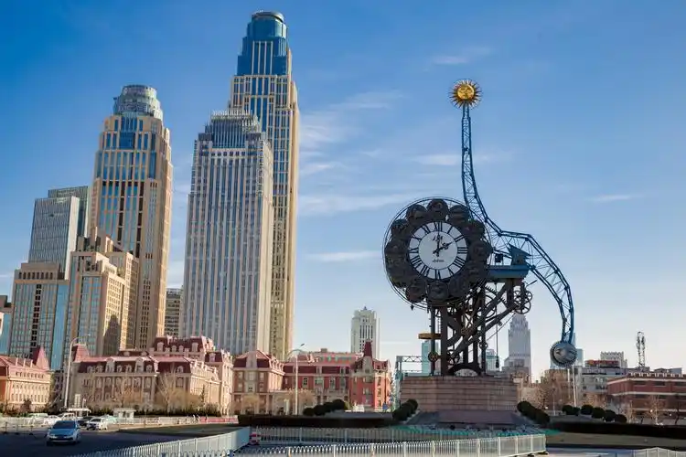 从那一刻起,世纪钟便成为与新世纪相伴相随的,天津