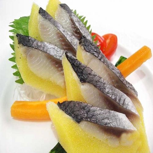 日本进口鲮鱼日式料理刺身鱼生寿司黄色希鳞三文鱼