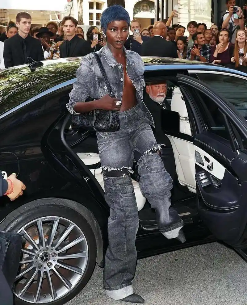 身材比例王者黑人超模anokyai街拍穿搭