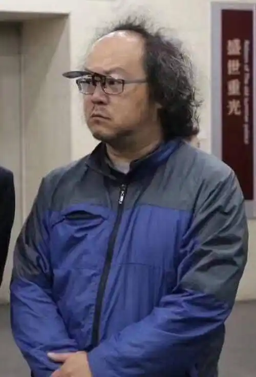 "音乐巨匠"窦唯:不忠诚高原被王菲捉奸,今59岁秃顶撞脸谢广坤_生活