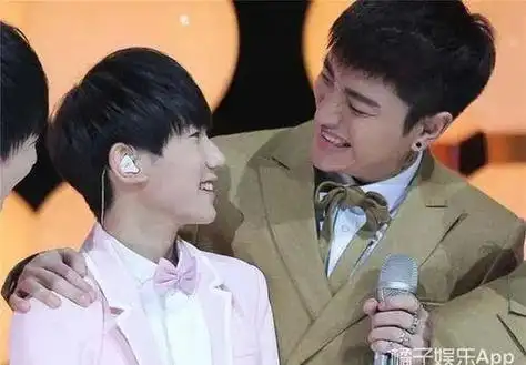 贾乃亮室内抽烟上热搜,竟然牵扯出王源大瓜,网友:风水