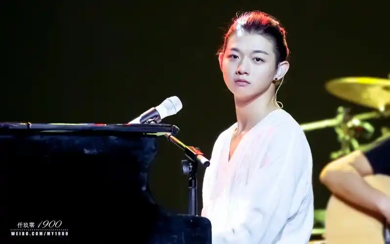 0.02016.9.3霍尊在北京人大会堂召开高逼格演唱会.