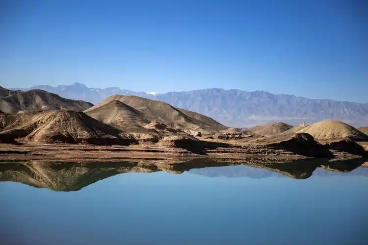 黑山湖水库何谓山水大漠戈壁给出的诠释