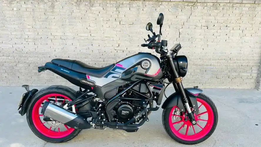 出售贝纳利benelli幼狮250女王粉版