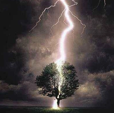 民间故事:雷劈黑客栈,杀十余人,只被打四十大板,这是为何?