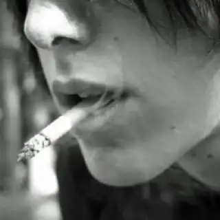 头像男人抽烟伤感图片男人抽烟背景头像图片