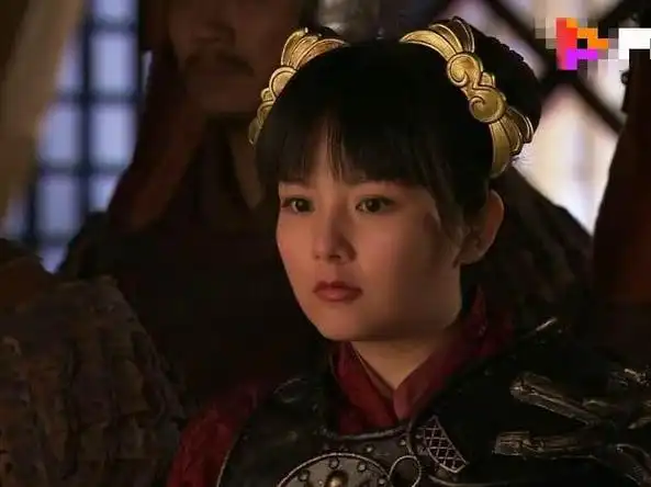 哪吒冼色丽罕晒照同框小孩身份引猜疑曾拍风月片也未能红