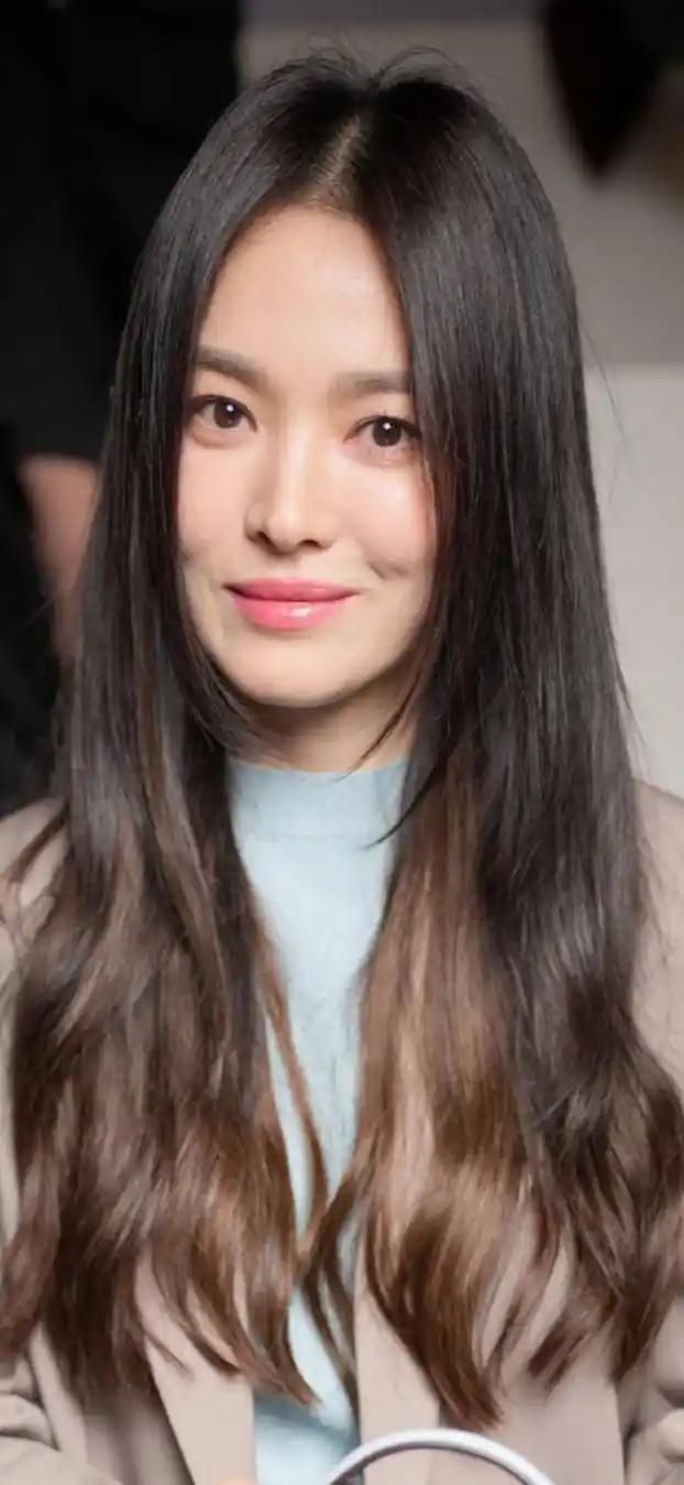 宋慧乔素颜嘟嘴萌翻时装周