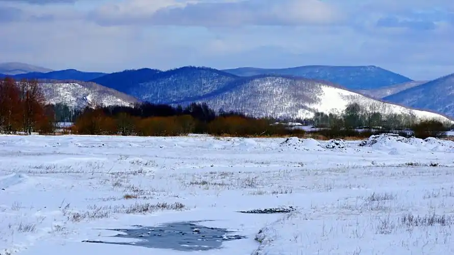 大兴安岭初冬的雪,让甘河小城银装素裹