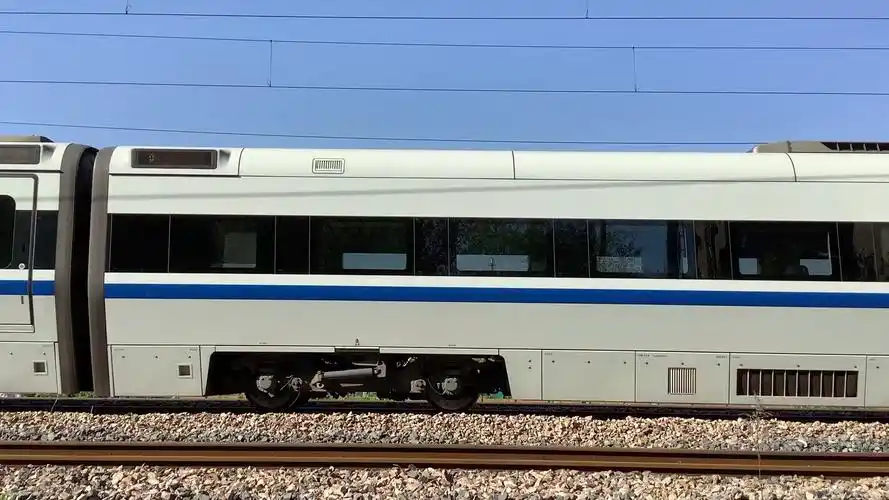 长编crh1b通过桃浦路机位