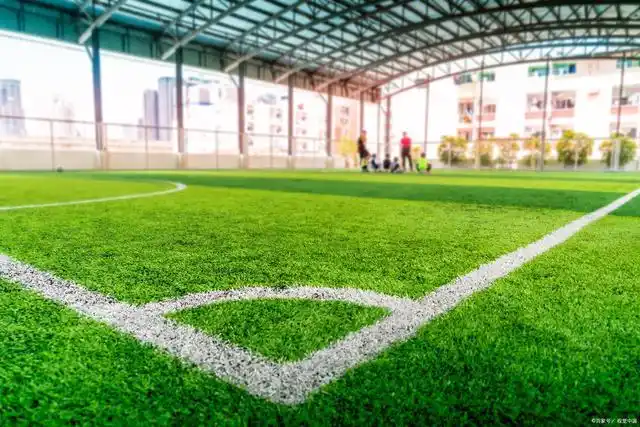 五人制人工草坪足球场规格一般比赛场地尺寸规格为比赛区域长度为25m
