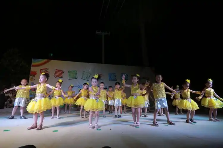 大班集体舞《健康快乐动起来》