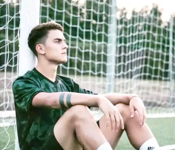 迪巴拉不仅长得帅,踢球技术也非常出色,被誉为"