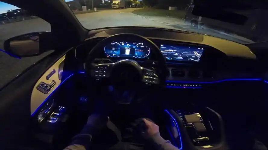 第一视角奔驰gle3004matic20t夜间试驾