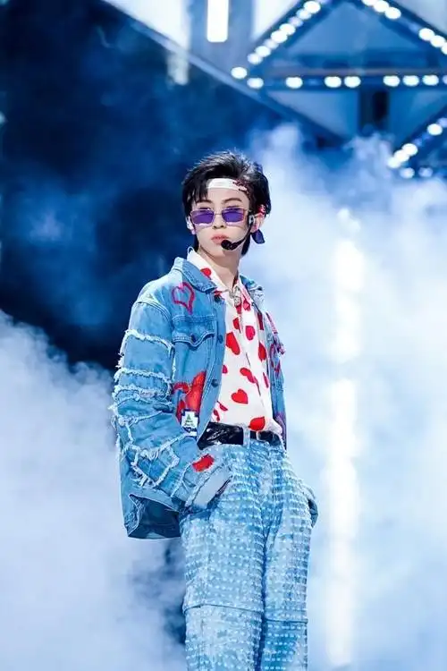 创造营一公舞台吸睛《lover boy 88》林墨舞台表现力惊艳引众人称赞