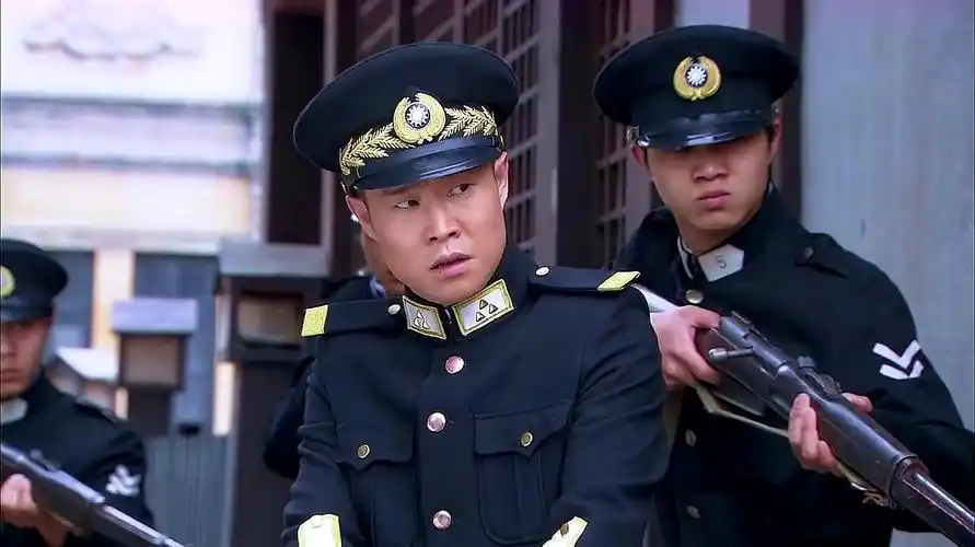 老兵:严洪森反悔,赖掉了报酬,竟然还带着警员突袭陈河山的家!