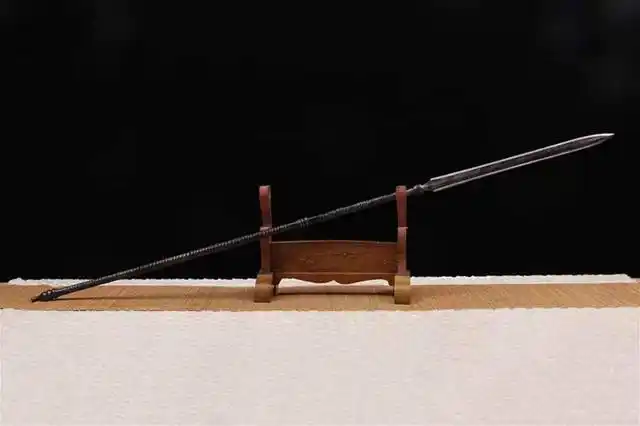 不同在于,槊通常比矛长得多.槊头比矛头长,槊刃比矛刃长.