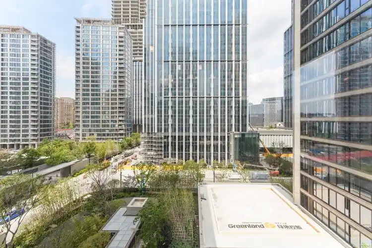 绿地海珀外滩3室2厅3卫211.5㎡南北4200万