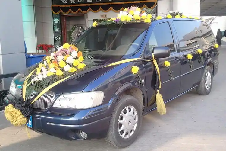 殡仪馆灵车拉人多少钱一次?