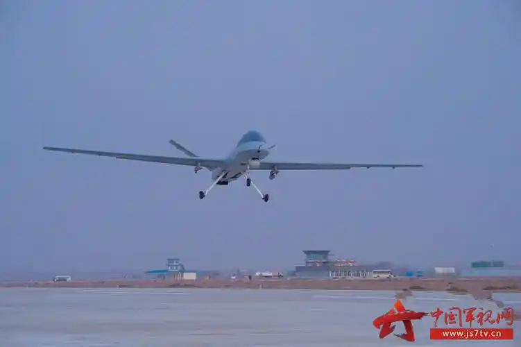 空军无人机训练图震撼登场 - 中国军视网