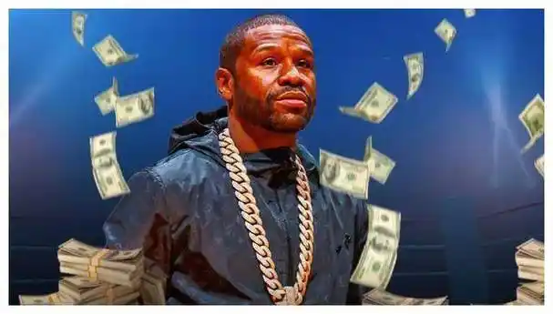 47岁拳王炫富,坐劳斯莱斯后排放2箱美金,网友称早晚败光家底_威瑟