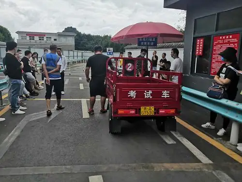 主页 企业资讯摩托车驾校告诉你在驾驶摩托车时在保持身体和车的平衡