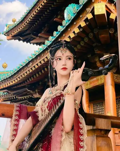 孙珍妮西域风写真,飘逸纱裙,流苏点缀青丝,手扶琵琶,有被蛊到_美女_小