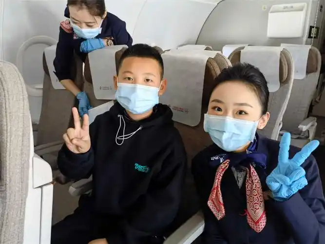 安全很重要cc来支招东航西北分公司乘务人员开展机上安全宣传活动