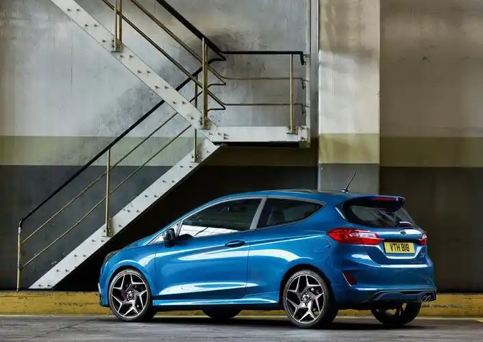 不是开玩笑!全新一代福特嘉年华st将搭三缸发动机