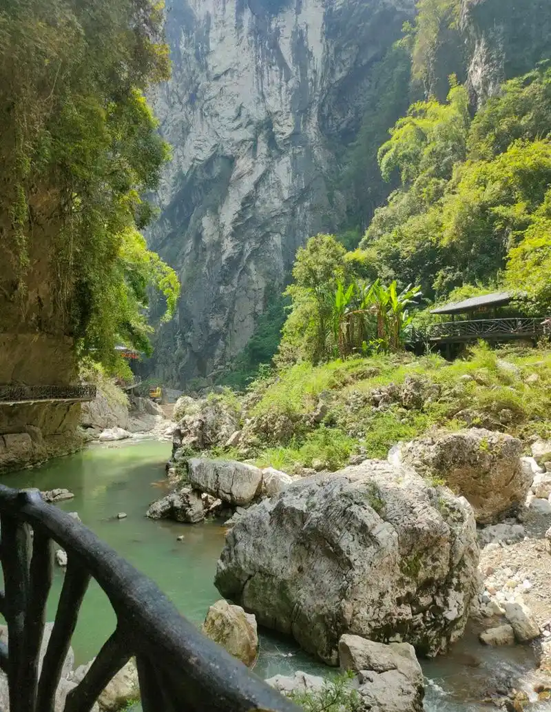 黔江蒲花暗河景区,位于重庆市黔江区,是一个集奇特景观,文化体验和